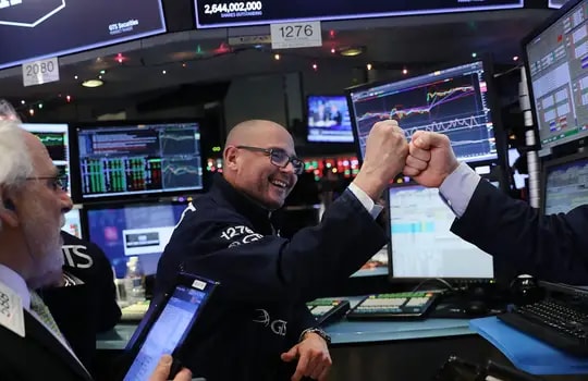 Chứng khoán Mỹ trái chiều: Dow Jones bật tăng, Nasdaq chịu áp lực