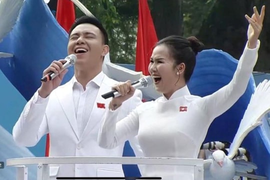 Nam ca sĩ vừa gây sốt cùng Võ Hạ Trâm: Từng run rẩy hát trước chủ nợ dưới khán đài