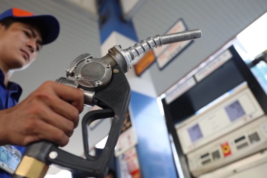 Giá xăng dầu hôm nay 5/10/2025: Giảm hơn 8%