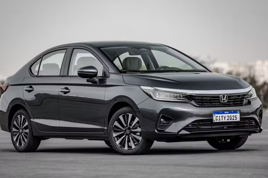 Honda City "xuống nước" về giá, lăn bánh chưa tới 600 triệu: Do dự là hết!
