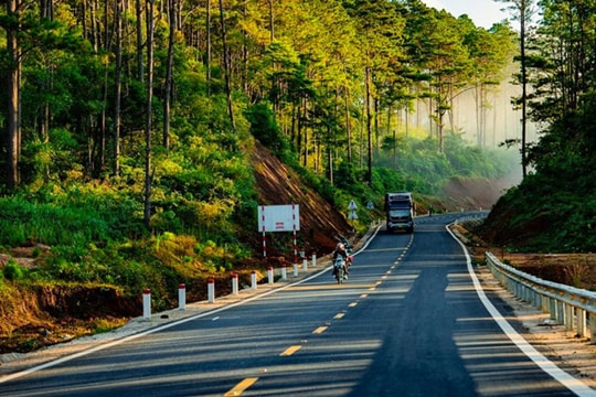 Một thị trấn có cái tên lạ như món ăn, được ví như Đà Lạt thứ hai và ẩn giấu rừng thông nguyên sinh đẹp nhất Tây Nguyên