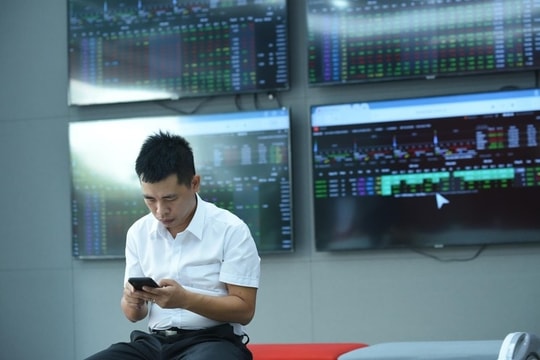 Chứng khoán phiên sáng 9/5 giằng co, cổ phiếu nhỏ nổi sóng