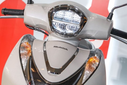 Chiếc xe máy tay ga Honda chênh 11 triệu vẫn "cháy hàng"