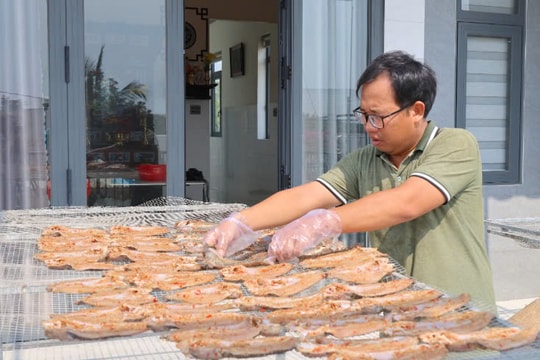 Áp dụng công thức bí mật, thầy giáo Tây Ninh biến "thứ quà quê phơi nắng" thành đặc sản tiền tỷ, giúp nông dân thoát nghèo