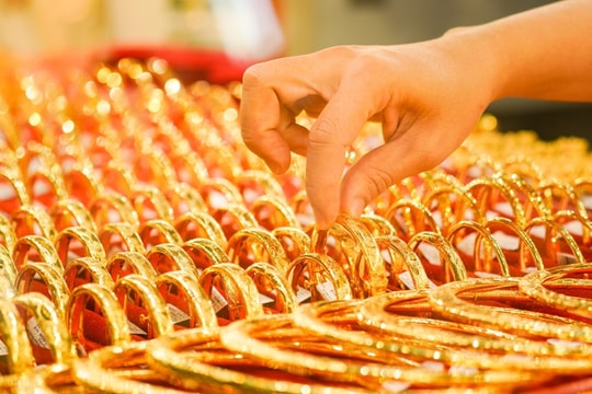 Giá vàng chiều nay 13/5: Vàng trong nước tăng mạnh theo đà thế giới