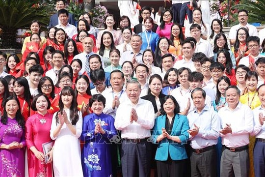 Tổng Bí thư Tô Lâm: Thúc đẩy đổi mới sáng tạo, chuyển đổi số trong trường học, không để học sinh nào bị bỏ lại phía sau