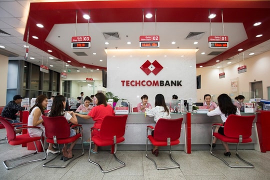 Tăng trưởng lợi nhuận chững lại, nhà đầu tư đang đợi gì từ Techcombank?
