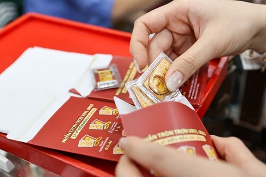 Giá vàng chiều nay 17/5: Chênh lệch giá quá nguy hiểm cho ai định “lướt vàng”