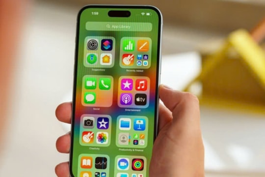 Dùng iPhone 15 Plus thay cho 15 Pro Max: Không thấy thiếu, chỉ thấy nhẹ và pin trâu hơn