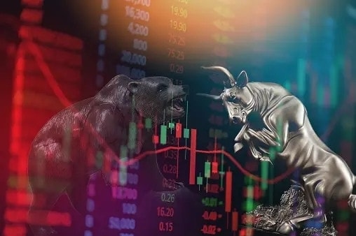 Nhóm ngân hàng và công nghệ “đổ dốc”, VN-Index đánh mất mốc 1.300 điểm