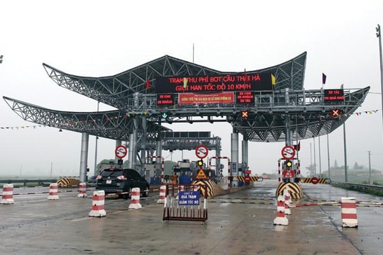 BOT Cầu Thái Hà bị HNX siết giao dịch vì thiếu minh bạch