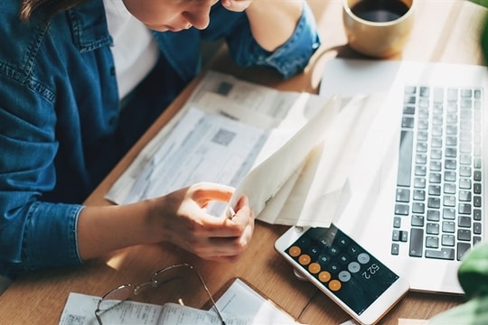 Gen Z thất thế trên thị trường lao động: Khi nhà tuyển dụng chỉ cần... một con bot AI