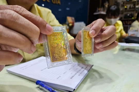 Giữa lúc vàng đang nóng, khách hàng mua vàng cần hết sức chú ý điều này