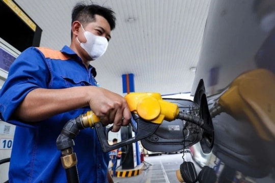 Giá xăng dầu hôm nay 20/5: Sụt giảm khi có tín hiệu xấu từ Mỹ và Trung Quốc