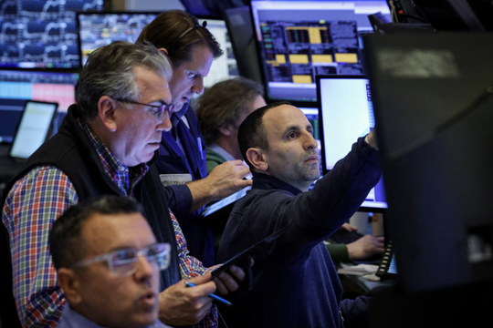 Chứng khoán Mỹ khép lại trong sắc đỏ trước lo ngại mới về tình hình thuế quan