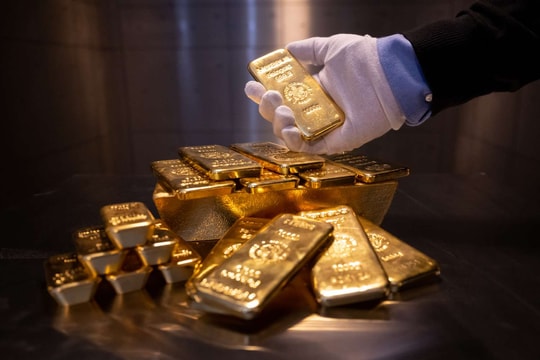 Giá vàng tăng mạnh, chuyên gia phản bác cảnh báo "lo xa" từ một ngân hàng trung ương