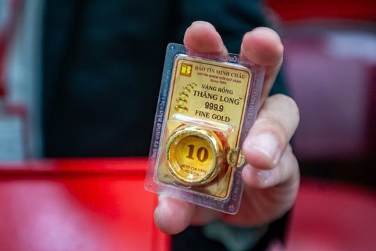 Giá vàng nhẫn hôm nay 21/5: Gió đổi chiều, báo hiệu "cơn điên" đang tới?