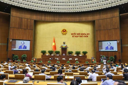 Miễn học phí cho học sinh công lập cả nước, học sinh tư thục được hỗ trợ