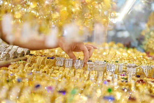 Nóng: Giá vàng đảo chiều đột ngột, ngày mai sẽ rơi cực sâu?