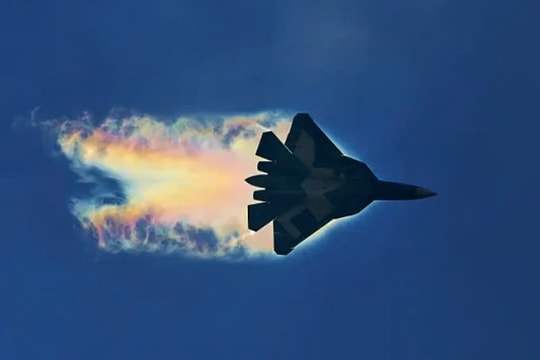 Máy bay vừa tàng hình, vừa mang vũ khí hạt nhân, phi công chỉ cần "click" là hủy diệt đối thủ dù cách xa hàng trăm km