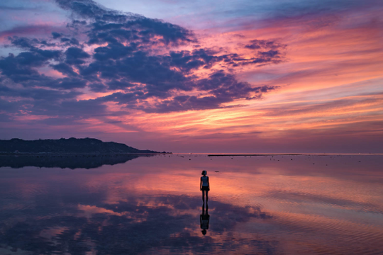 Không cần ra Bắc, miền Trung cũng có một bãi biển “vô cực” đẹp như tranh sơn thủy