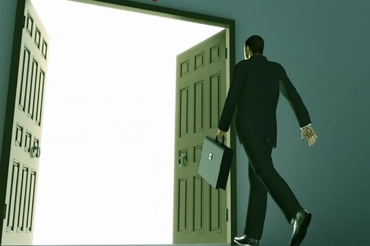 Một cổ phiếu tài chính bùng nổ thanh khoản tăng hết biên độ với phiên trăm tỷ sau chiến lược đi ngược số đông