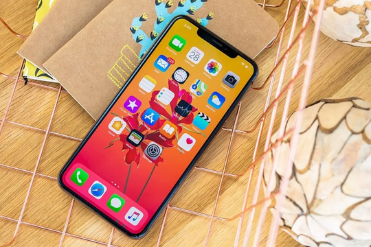 Chiếc iPhone từng "thét ra lửa" nay giá vài triệu đồng: Máy vẫn đẹp, dùng vẫn mượt