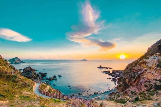 2 ngày ở Quy Nhơn: Tôi đã sống chậm giữa biển xanh, đá cổ và những món ngon níu chân người lạ