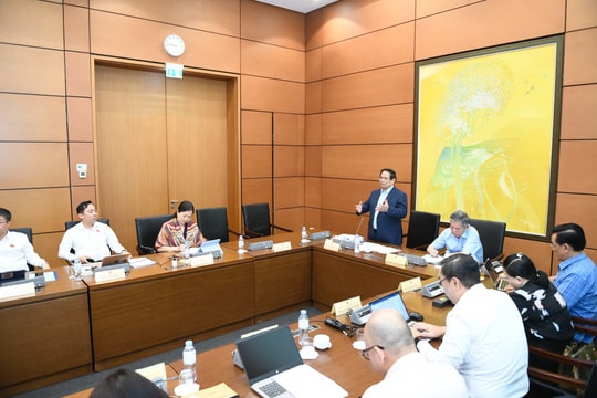 Thủ tướng: Thế giới giảm tăng trưởng nhưng Việt Nam phấn đấu đạt mức cao