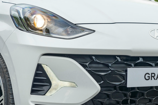 Mẫu ô tô nhỏ nhưng "có võ": Giá dễ chịu, công nghệ đủ dùng, ai cũng mua được