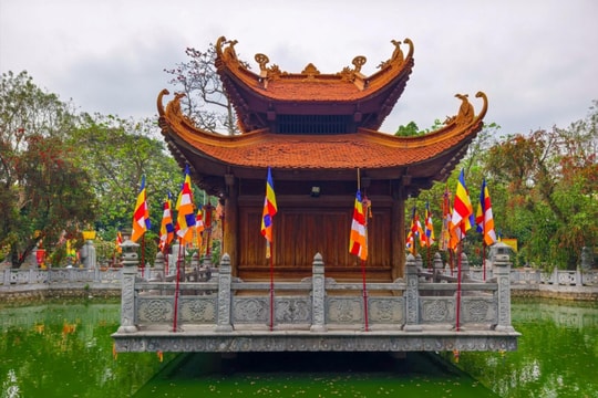 Ngôi chùa hơn 400 năm tuổi ẩn mình giữa ngoại ô Hà Nội: Vẻ đẹp hiếm thấy và giữ kho tàng cổ vật quý hiếm từ thời Hậu Lê