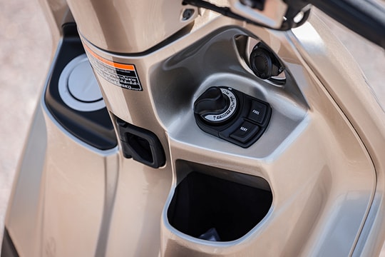 Xe máy tay ga "chuyển khẩu" về Việt Nam với động cơ 2in1, siêu tiết kiệm xăng: Diện mạo khiến dân công sở "xiêu lòng"