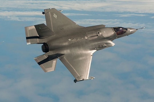 Máy bay tàng hình như bóng ma, mang theo tên lửa hạt nhân, khiến mọi mục tiêu trong 360 độ đều bị tiêu diệt