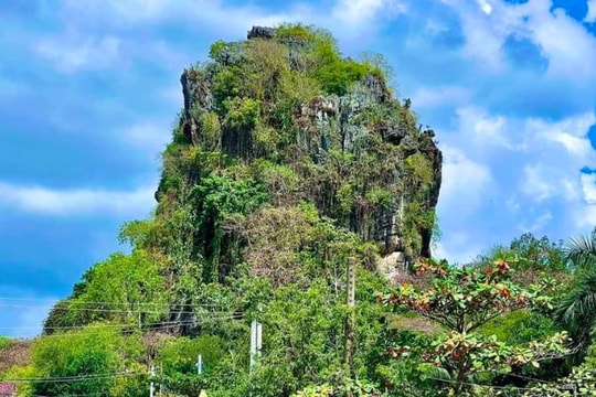 Hang động hàng triệu năm tuổi giữa miền Tây: Nơi truyền thuyết "Thạch Sanh – đại bàng – công chúa" in dấu vào vách đá