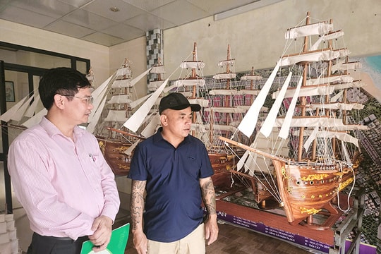 Hoàn lương từ quá khứ lầm lỡ, người nông dân Quảng Bình tái sinh nhờ mở "mô hình gõ búa", hàng năm thu về cả trăm triệu đồng