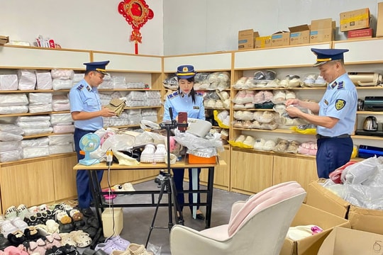 Ập vào cơ sở đang livestream ở Lạng Sơn, tịch thu hơn 400 sản phẩm nhập lậu không rõ nguồn gốc