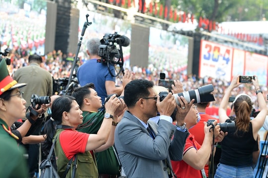 Cán bộ báo chí cũng là chiến sĩ cách mạng