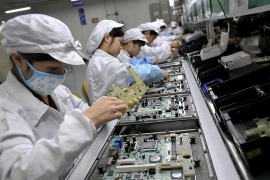 Apple đào tạo hàng nghìn công nhân Việt điều khiển robot và viết mã