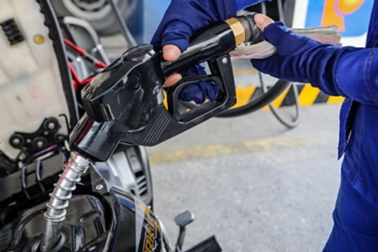 Giá xăng dầu hôm nay 14/9/2025: Tăng nhẹ sau căng thẳng tại cảng dầu Nga