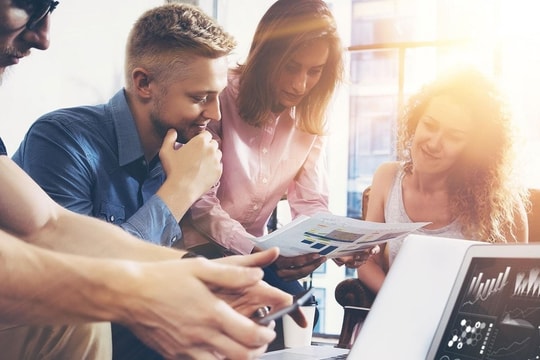 Khối ngoại tiếp đà gây áp lực lên thị  trường phiên cuối tuần, tục bị xả mạnh