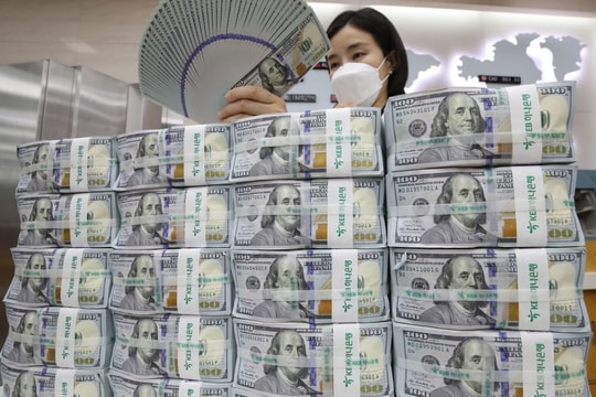 Tỷ giá USD hôm nay 30/5: Một ngân hàng giảm giá mua xuống hơn 24.000 đồng