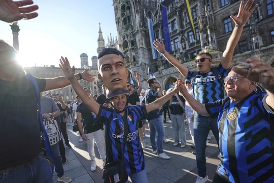 Giá vé "chạm nóc" xem trận chung kết C1 giữa Inter Milan và PSG