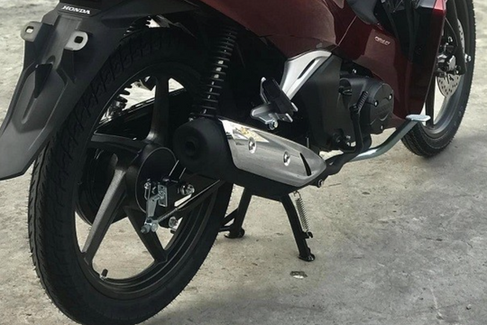 Mẫu xe máy số từng bị chê đắt giờ rẻ bất ngờ: Đẹp lại tiết kiệm xăng