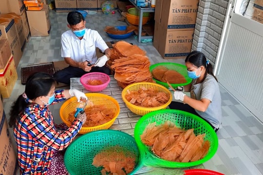 Mùa dịch không dừng được tay nghề, nông dân Cà Mau thắng lớn nhờ thay đổi kịp thời, "đặc sản" bán mỏi tay không hết