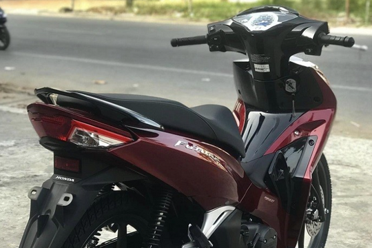 Trải nghiệm "ông vua xe số": Đèn LED sang chảnh, cốp to, càng chạy càng mê vì xăng "uống" siêu ít