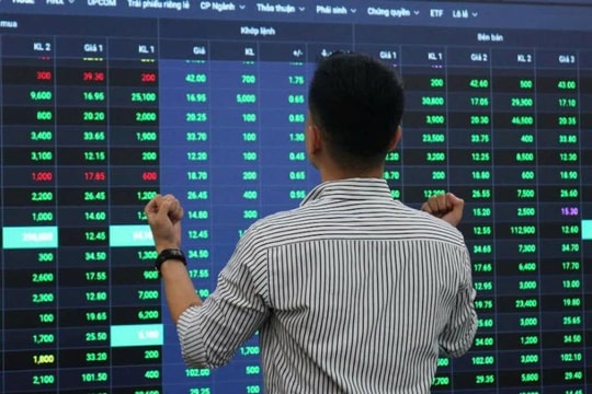 Sau chỉ đạo nóng của Thủ tướng, một nhóm cổ phiếu hưởng ứng tăng trần