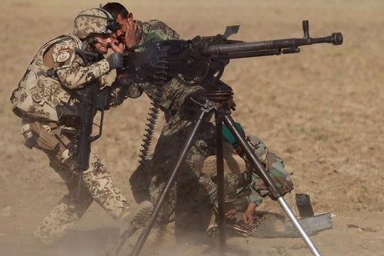 Vũ khí chỉ nặng 34kg nhưng đủ sức hạ máy bay, phá xe bọc thép, vẫn sống dai sau hơn 80 năm chinh chiến