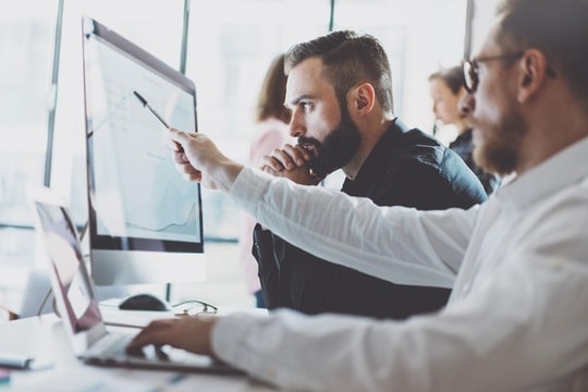 Khối ngoại hạ nhiệt bán ròng sau tuần xả mạnh, gom trở lại cổ phiếu tài chính và bất động sản