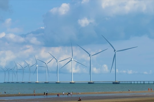 Một bãi biển miền Tây nghe tên đã lạ, cát “biết đi”, nước trong như pha lê, ai tới cũng mê