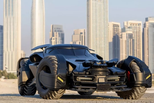 Ô tô hay chiến xa Batman? Bản độ gây chấn động với ngoại hình viễn tưởng với giá "cực chát"
